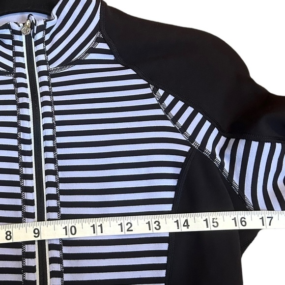 LULULEMON Run: U-Turn Pullover *Reversible
Classic Stripe Polar Haze Black - Picture 14 of 15